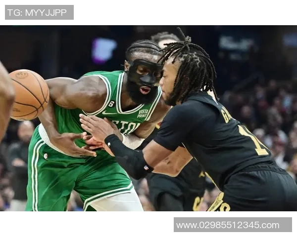 骑士与凯尔特人激战正酣比分悬念不断引人关注