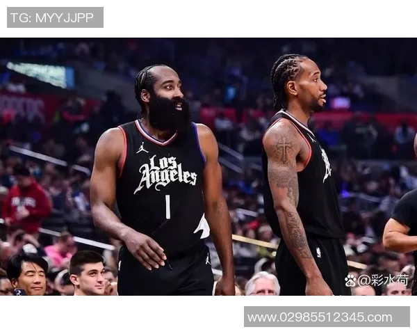 快船湖人马刺激战正酣NBA赛季精彩对决引发球迷热议 快船湖人马刺激战正酣NBA赛季精彩对决引发球迷热议